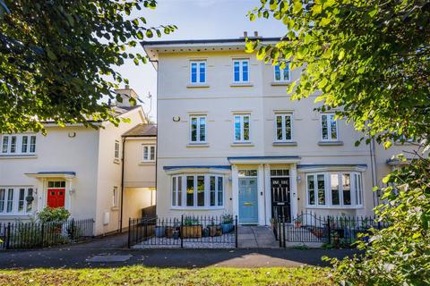 3 bedroom townhouse for sale, Beaurevoir Way, Warwick