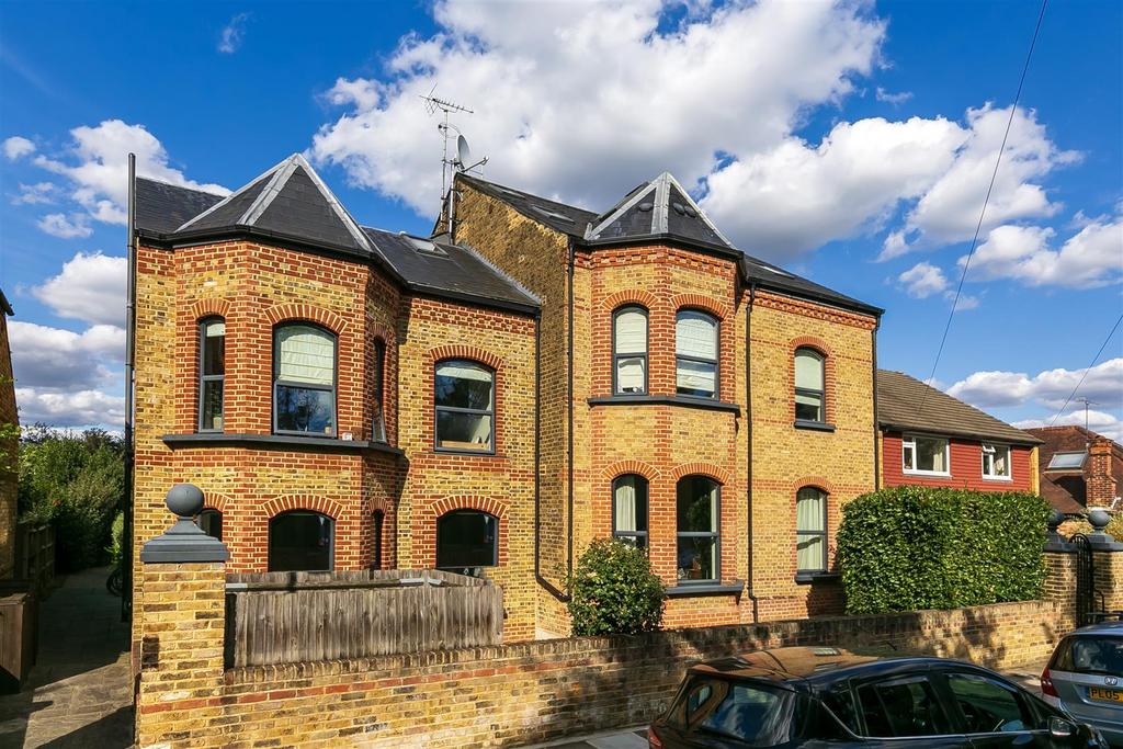 Coleshill Road, Teddington 2 bed apartment for sale £600,000