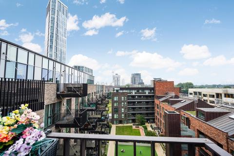 2 bedroom apartment to rent, Southmere House, Stratford, E15