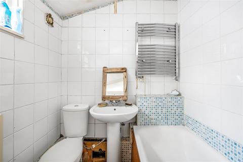 56 Castle Road, Epsom, KT18 7NZ