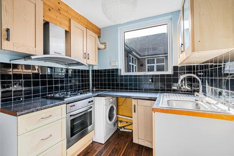 2 bedroom maisonette for sale, Avondale Avenue, Staines-upon-Thames, TW18