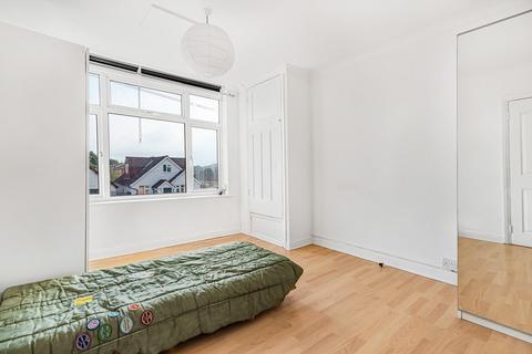 2 bedroom maisonette for sale, Avondale Avenue, Staines-upon-Thames, TW18