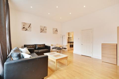 1 bedroom apartment to rent, Fulham Road, London