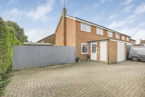 3 bedroom end of terrace house for sale, The Kestrels, Grove, OX12