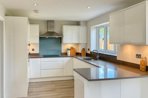 4 bedroom detached house for sale, Fields View Close, Pamber End, Tadley, West Berkshire, RG26