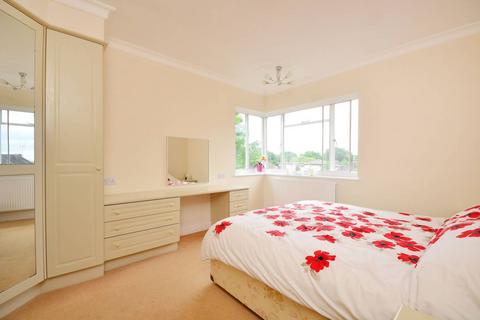 3 bedroom flat for sale, Hanger Green, Hanger Hill, London, W5