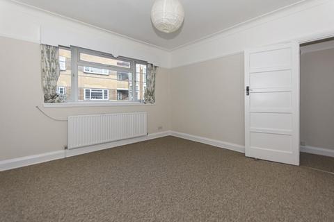 2 bedroom flat to rent, Poynders Road, Clapham SW4