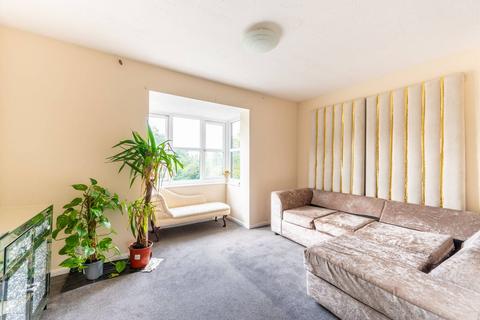 1 bedroom flat for sale, Conifer Way, North Wembley, Wembley, HA0