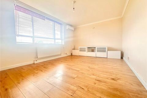 2 bedroom apartment to rent, Benson Close, Hounslow, TW3