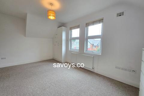 Studio to rent, E Grove Road, London