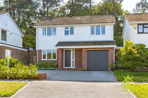 4 bedroom detached house for sale, Potters Way, Poole BH14