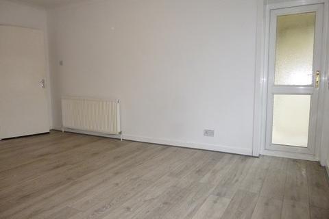 2 bedroom flat to rent, Kinnell Square, Glasgow G52