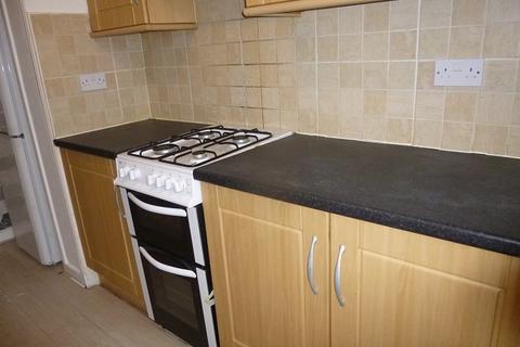 2 bedroom flat to rent, Kinnell Square, Glasgow G52