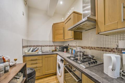 3 bedroom apartment to rent, Palermo Road London NW10