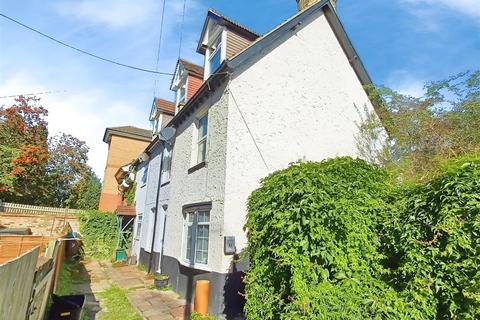 3 bedroom house for sale, High Street, Rochester