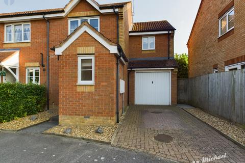 3 bedroom end of terrace house for sale, Hinds Way, Aylesbury, Buckinghamshire