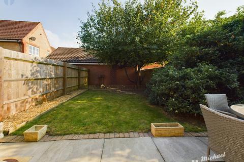 3 bedroom end of terrace house for sale, Hinds Way, Aylesbury, Buckinghamshire