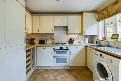 3 bedroom end of terrace house for sale, Hinds Way, Aylesbury, Buckinghamshire