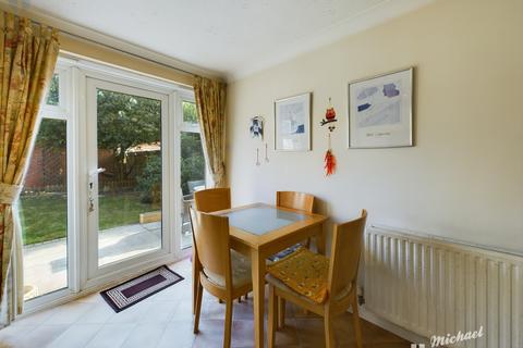 3 bedroom end of terrace house for sale, Hinds Way, Aylesbury, Buckinghamshire