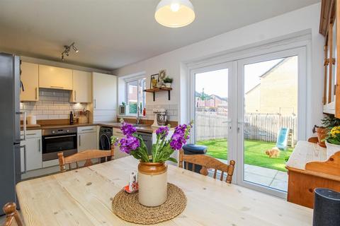 3 bedroom semi-detached house for sale, Friarwood Avenue, Pontefract WF8