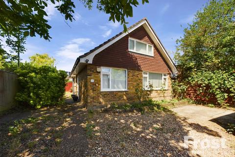 3 bedroom chalet to rent, Chertsey Road, Ashford, Surrey, TW15