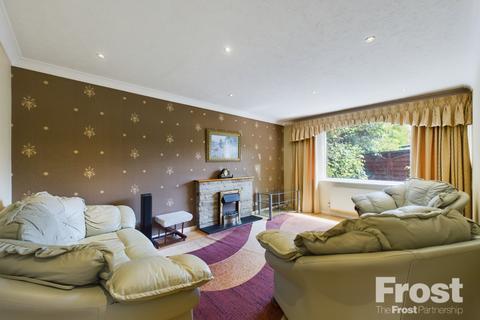 3 bedroom chalet to rent, Chertsey Road, Ashford, Surrey, TW15