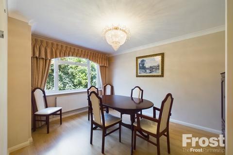 3 bedroom chalet to rent, Chertsey Road, Ashford, Surrey, TW15