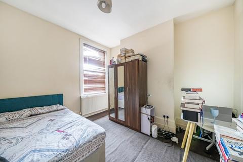 3 bedroom apartment to rent, Palermo Road London NW10