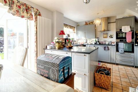 15 Foxs Way, Comberton, Cambridge, CB23 7DL