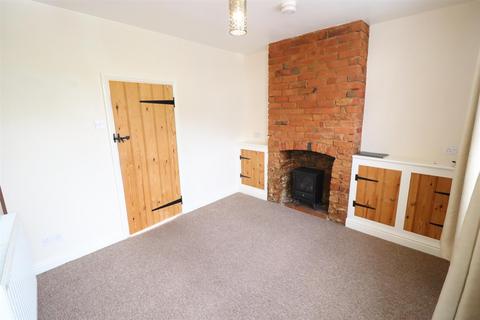 2 bedroom end of terrace house to rent, Town Street, Leicester LE8