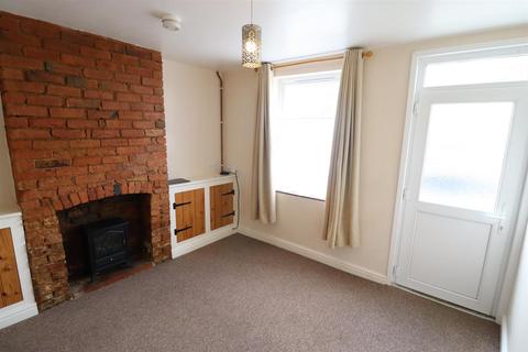 2 bedroom end of terrace house to rent, Town Street, Leicester LE8