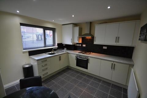 2 bedroom end of terrace house to rent, Poplar Lea, Brandon