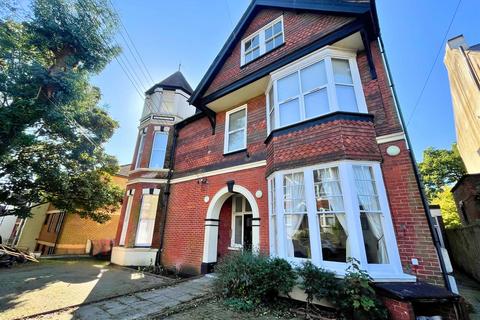 1 bedroom ground floor flat to rent, Woodland Vale Road, St. Leonards-On-Sea TN37