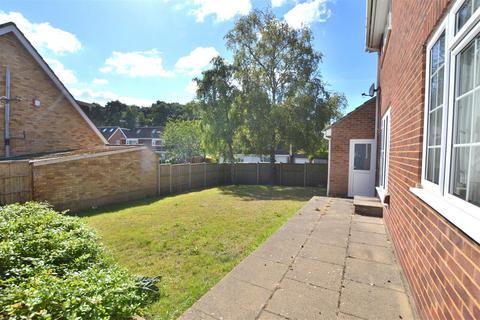 21 Broom Acres, Fleet, GU52 7UU