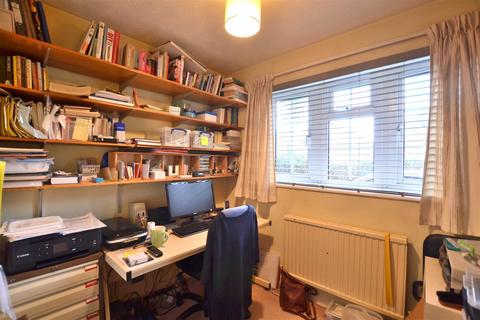 21 Broom Acres, Fleet, GU52 7UU