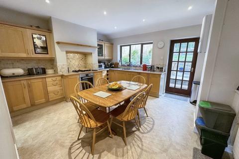 4 bedroom detached house for sale, Agecroft Road East, Prestwich, M25