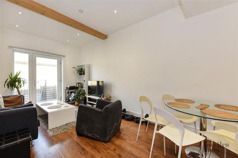 1 bedroom apartment to rent, Commercial Road, London, E14