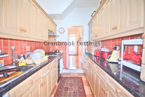 3 bedroom terraced house to rent, Downshall Avenue, IG3 8NB