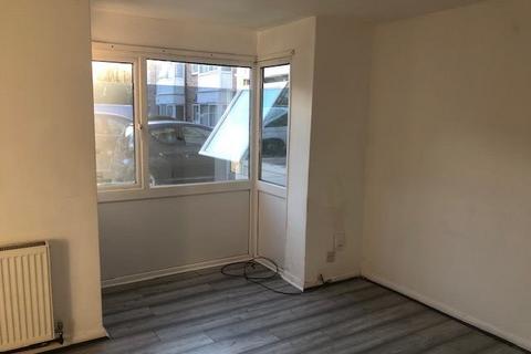 Studio to rent, Vincent Road, LU4