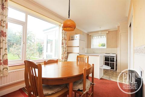 3 bedroom semi-detached house for sale, Hillcrest Gardens, Lowestoft, NR32