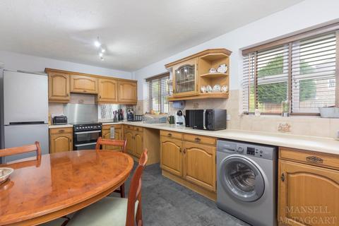 33 Alberta Drive, Smallfield, Horley, RH6 9QU