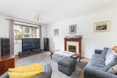 33 Alberta Drive, Smallfield, Horley, RH6 9QU
