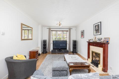 33 Alberta Drive, Smallfield, Horley, RH6 9QU