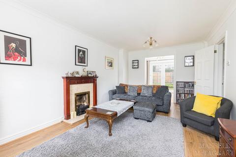 33 Alberta Drive, Smallfield, Horley, RH6 9QU