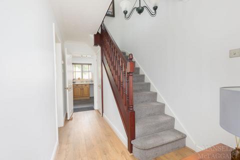 33 Alberta Drive, Smallfield, Horley, RH6 9QU