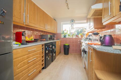 30 Denis Close, Leicester, LE3 6DQ