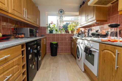 30 Denis Close, Leicester, LE3 6DQ