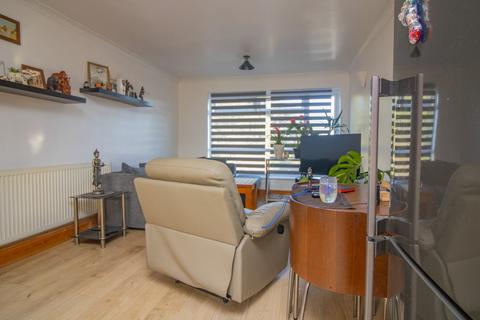 30 Denis Close, Leicester, LE3 6DQ