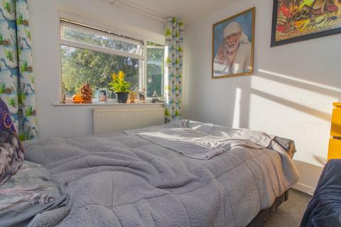 30 Denis Close, Leicester, LE3 6DQ