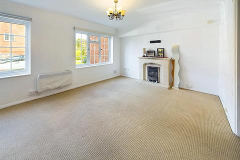 1 bedroom apartment to rent, Abbotsmede Close Strawberry Hill